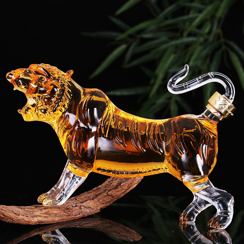 Classic Tiger Designed Wine Decanter